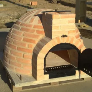 Horno montado tradicional en ladrillo curvo